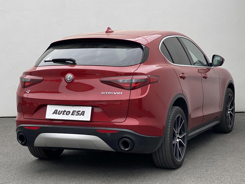 Alfa Romeo Stelvio 2.0T  4x4