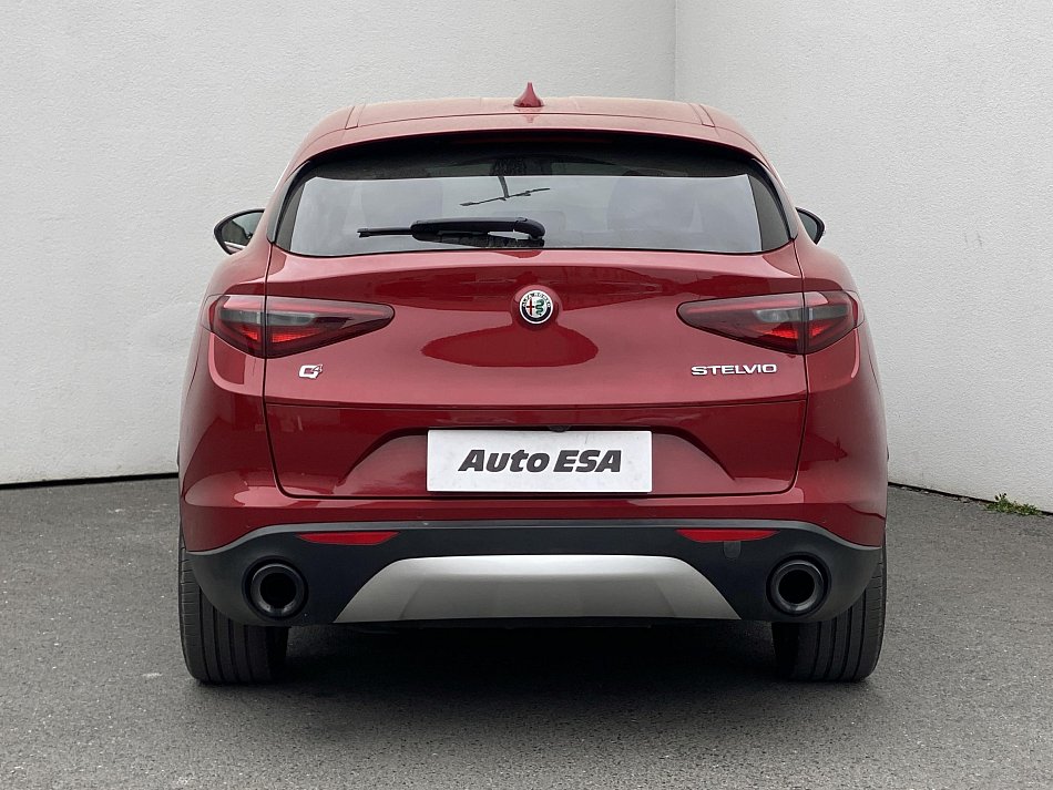 Alfa Romeo Stelvio 2.0T  4x4