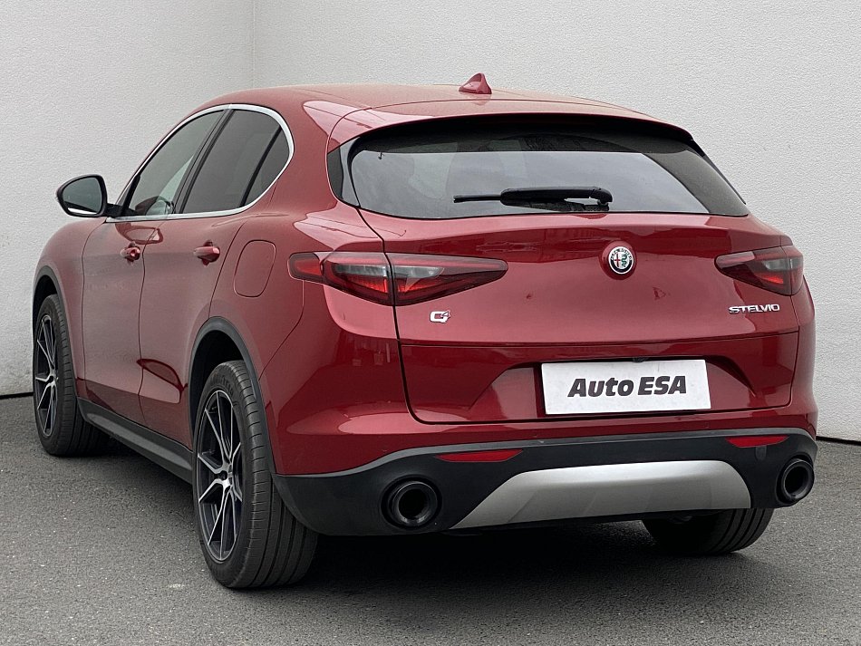 Alfa Romeo Stelvio 2.0T  4x4