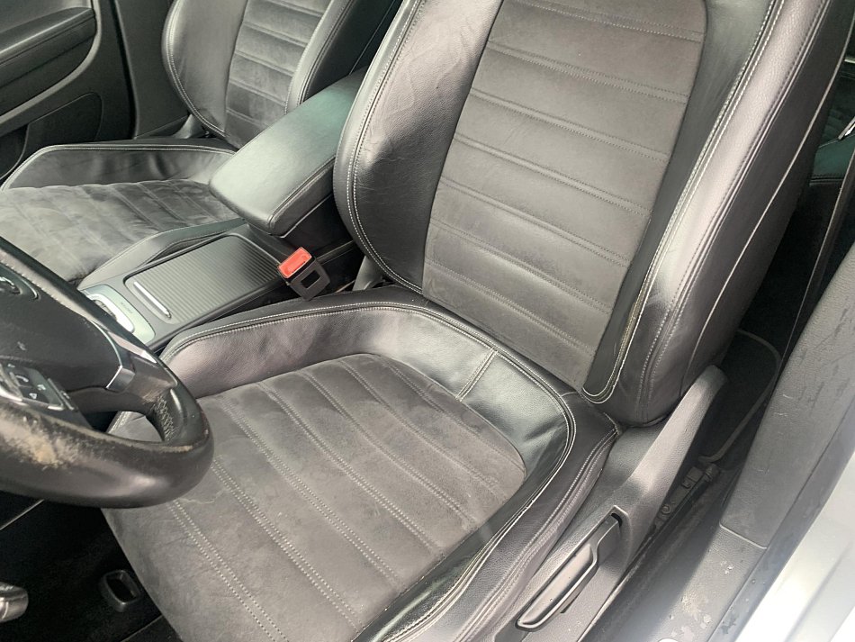 Volkswagen Passat CC 2.0 TDi 