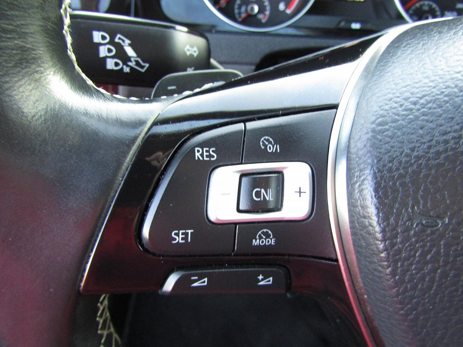 Volkswagen Golf 2.0 TDi 