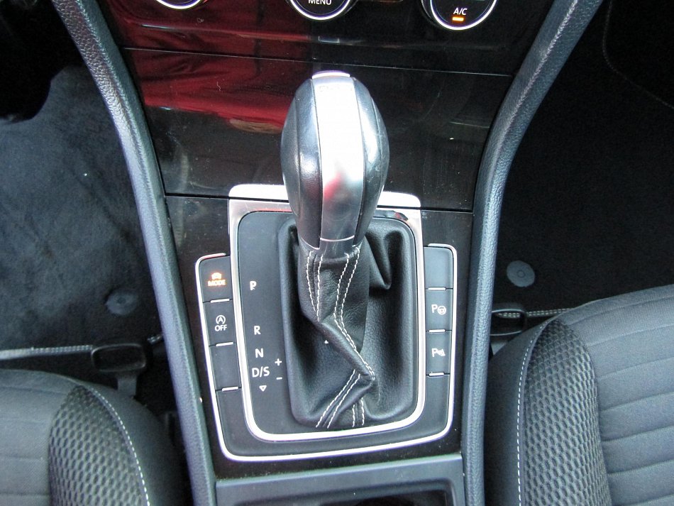 Volkswagen Golf 2.0 TDi 