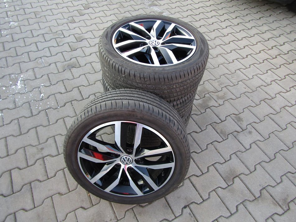 Volkswagen Golf 2.0 TDi 