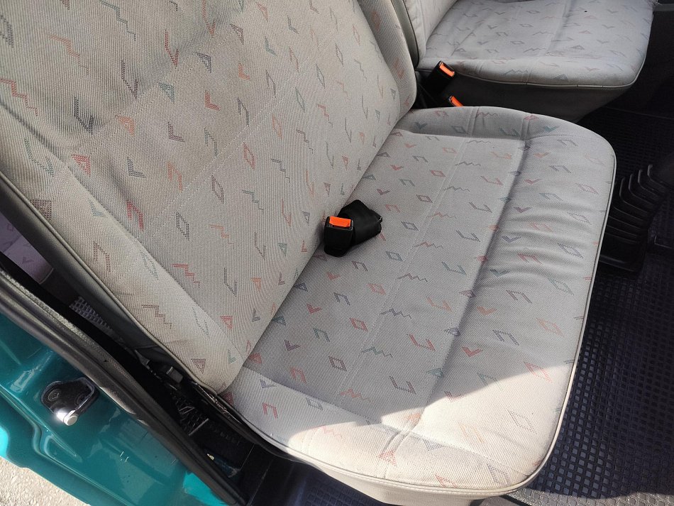 Volkswagen Transporter 1.9TD  6míst