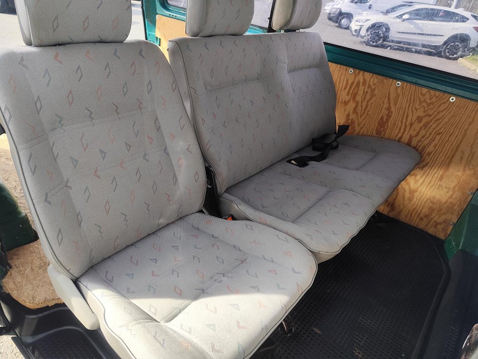 Volkswagen Transporter 1.9TD  6míst