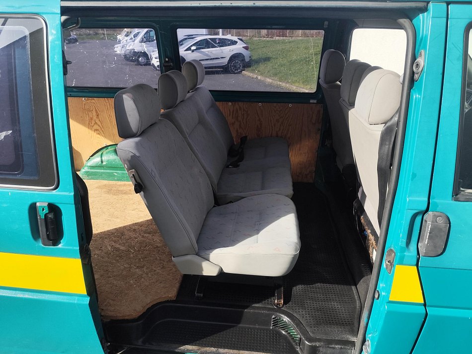 Volkswagen Transporter 1.9TD  6míst