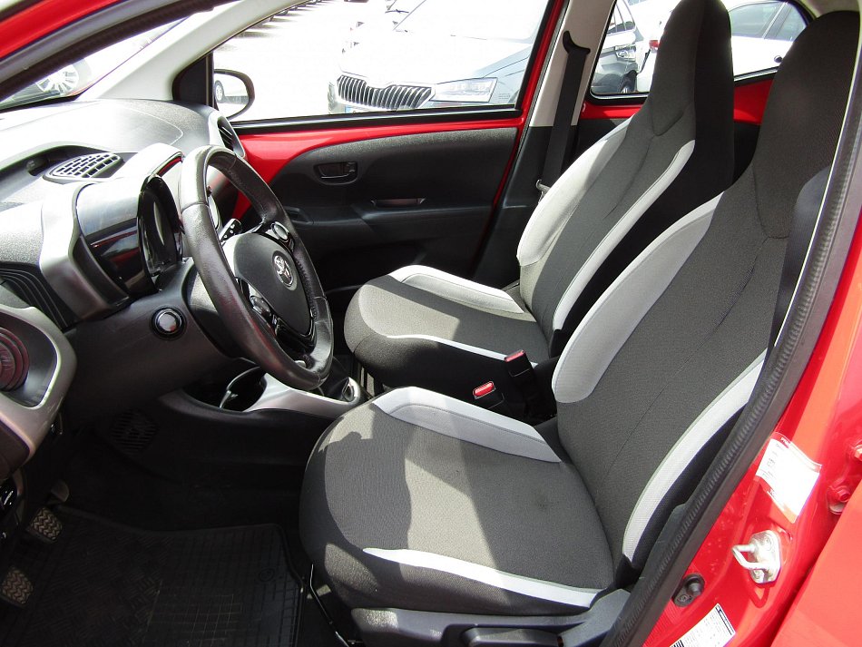 Toyota Aygo 1.0 VVT-i X-play