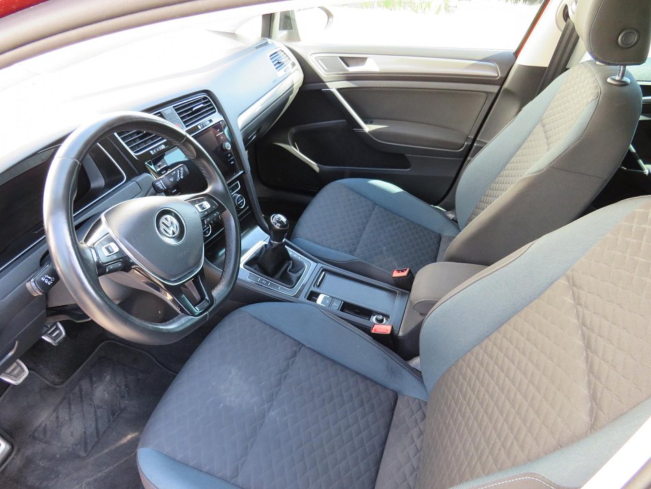 Volkswagen Golf 1.0 TSi IQ Drive
