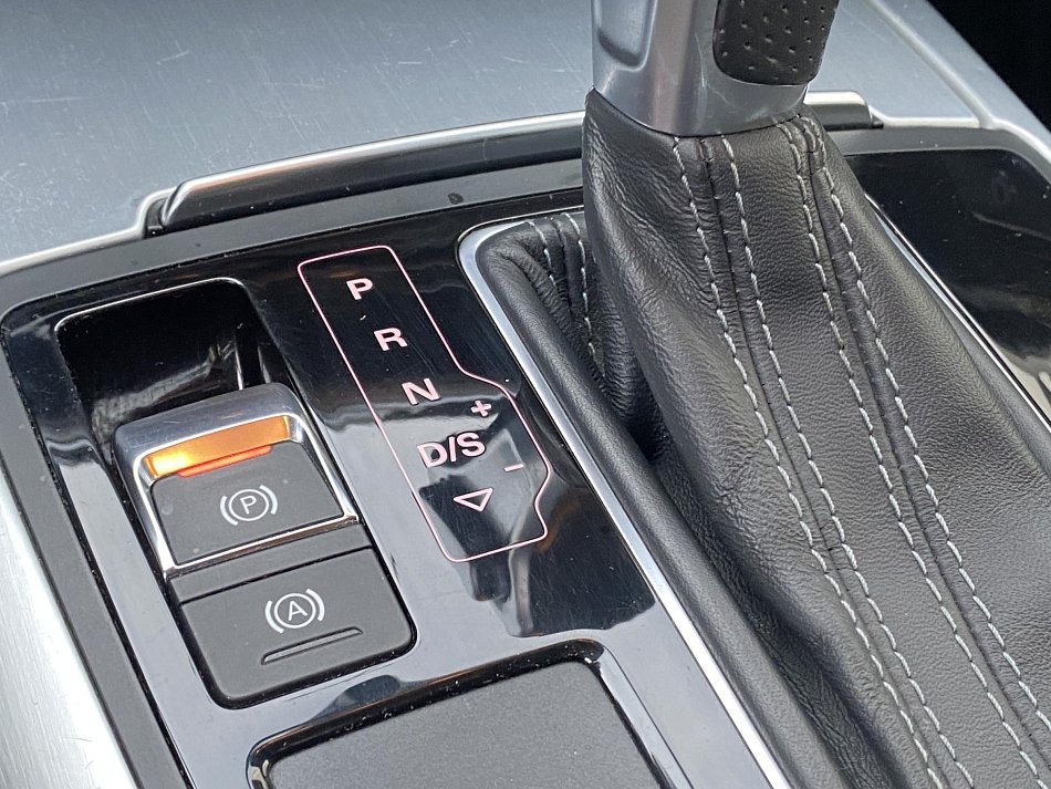 Audi A6 3.0TDi S-line Quattro