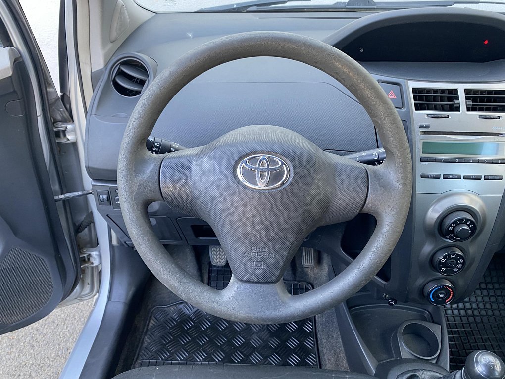 Toyota Yaris 1.3i 