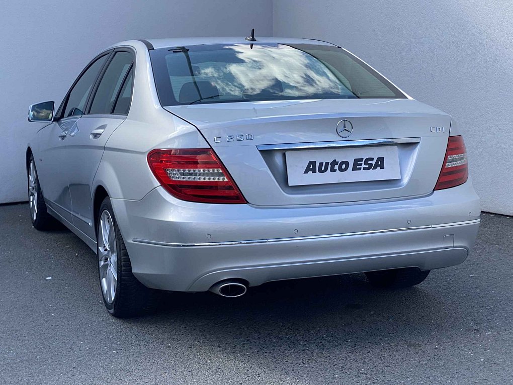 Mercedes-Benz Třída C 2.2d Avantgarde 4Mat