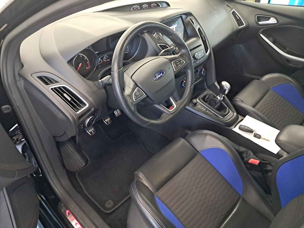 Ford Focus 2.0i 
