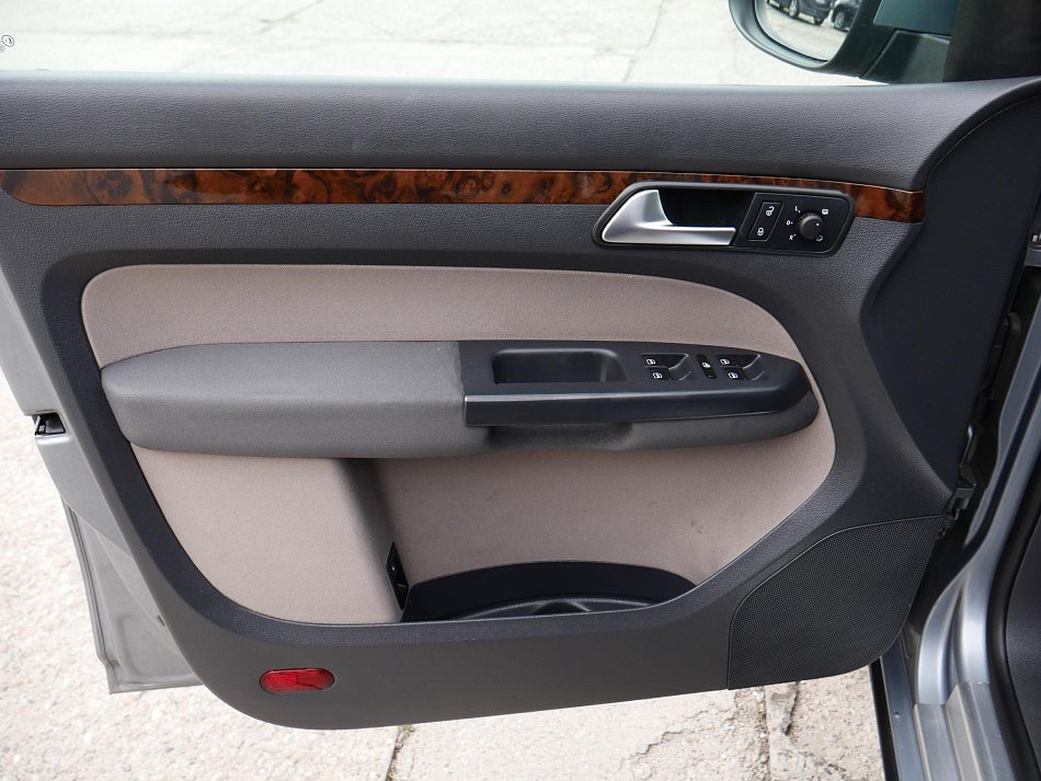 Volkswagen Touran 2.0 TDi  7míst