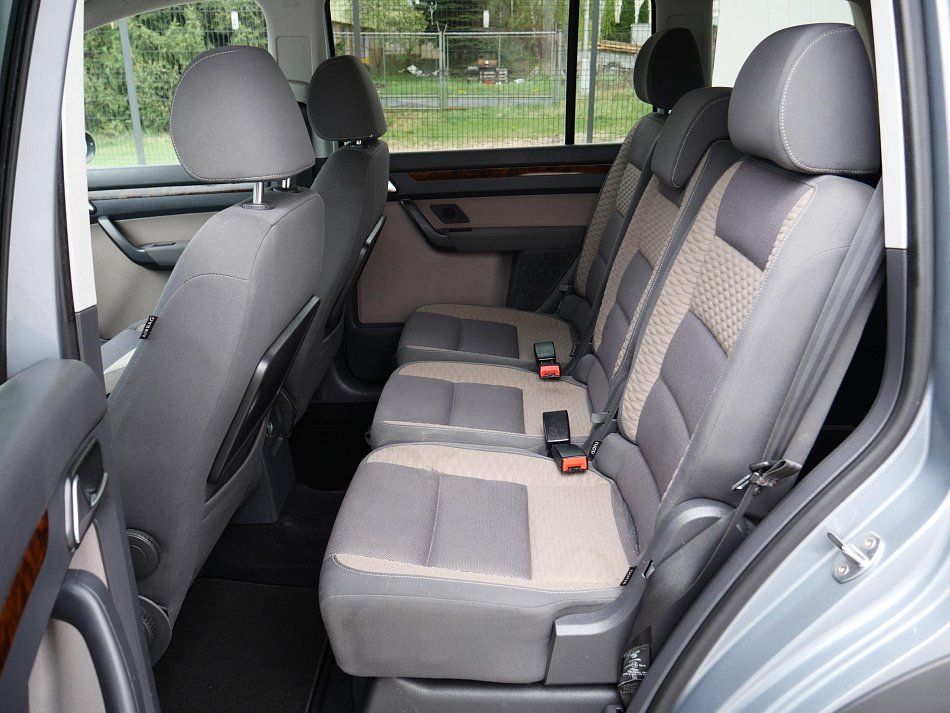 Volkswagen Touran 2.0 TDi  7míst