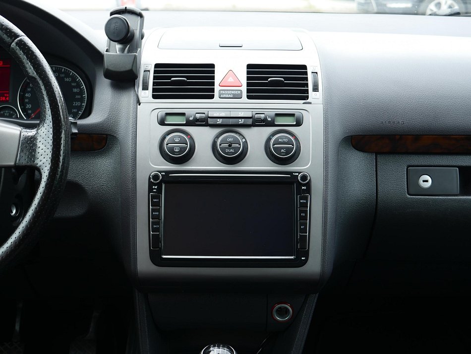 Volkswagen Touran 2.0 TDi  7míst
