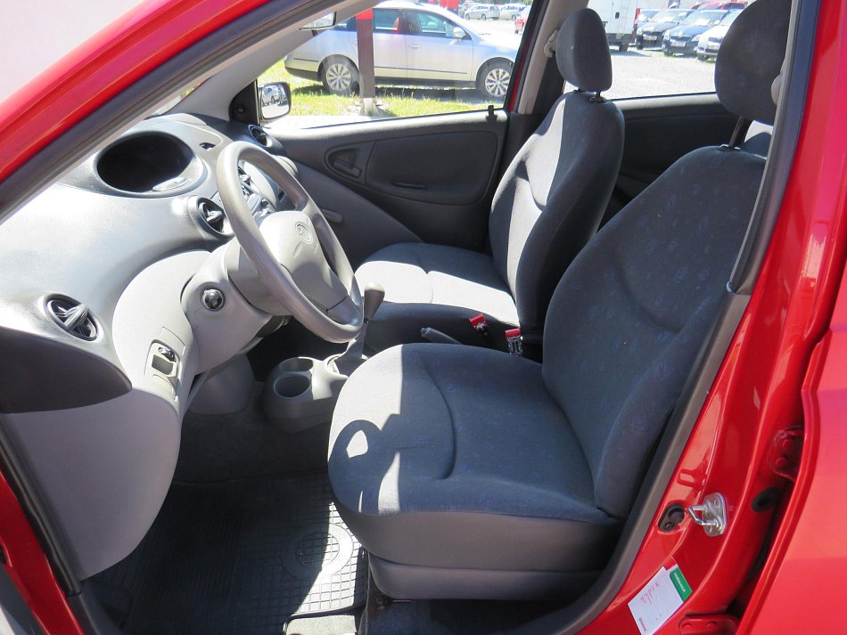Toyota Yaris 1.0i 