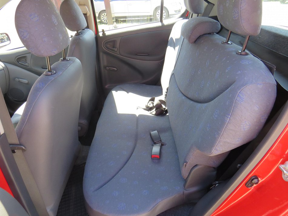 Toyota Yaris 1.0i 