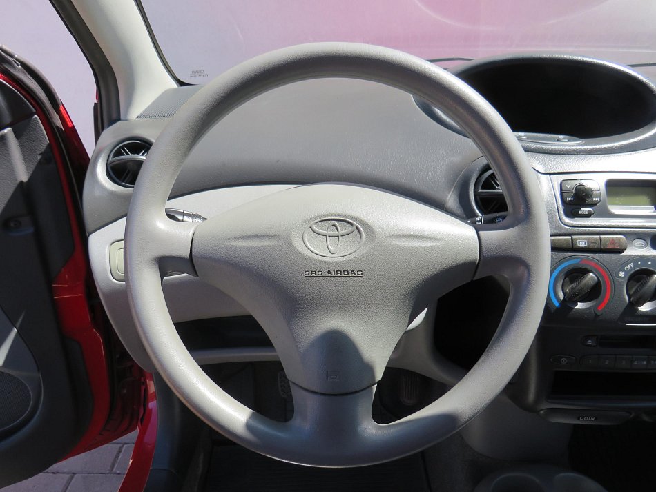 Toyota Yaris 1.0i 
