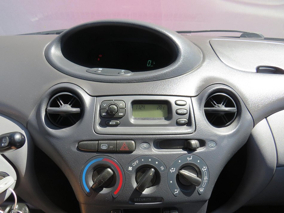 Toyota Yaris 1.0i 