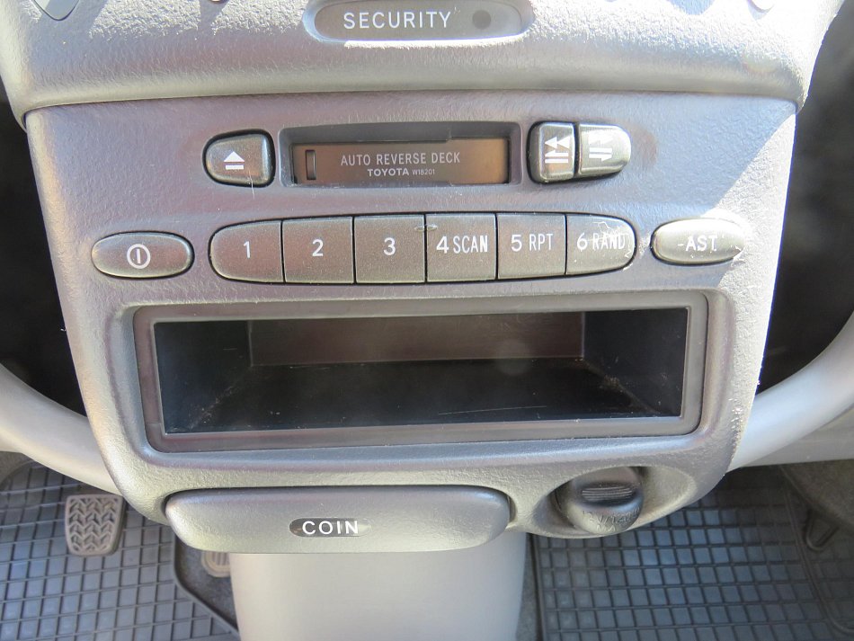 Toyota Yaris 1.0i 