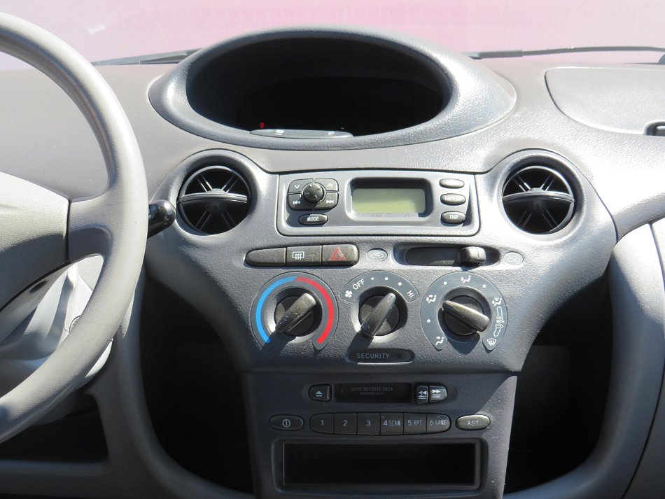 Toyota Yaris 1.0i 