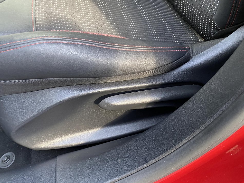 Peugeot 2008 1.2 PT GT Line