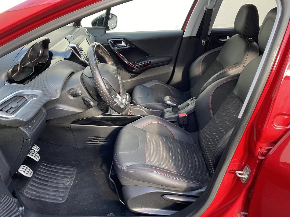 Peugeot 2008 1.2 PT GT Line