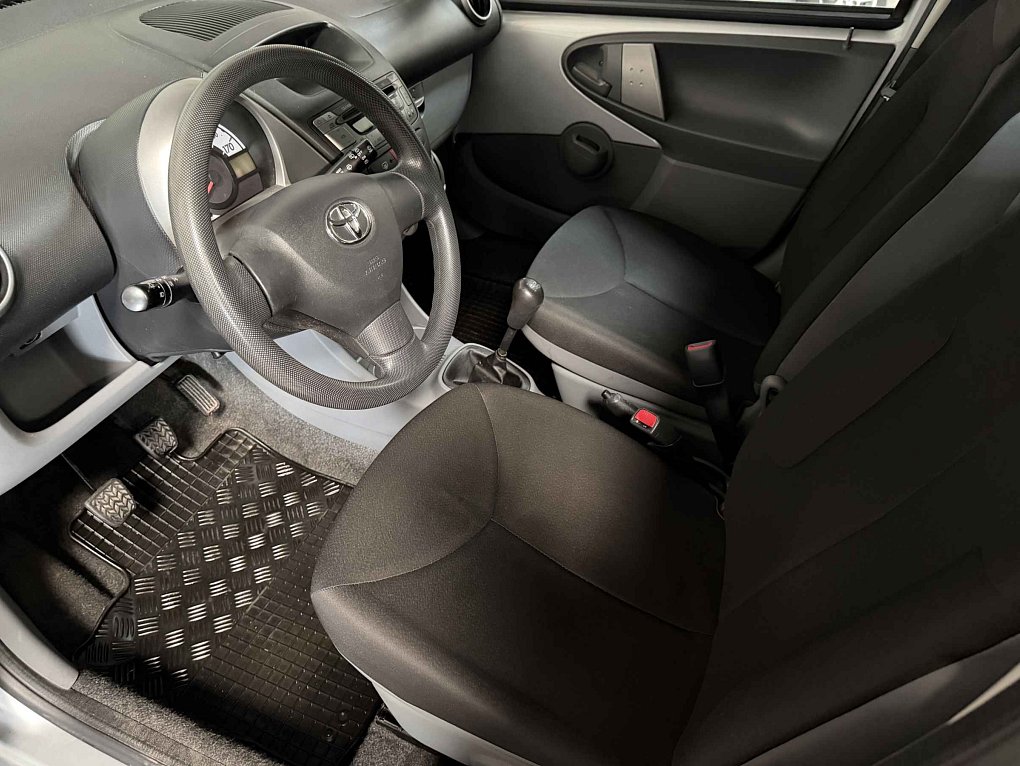 Toyota Aygo 1.0i 