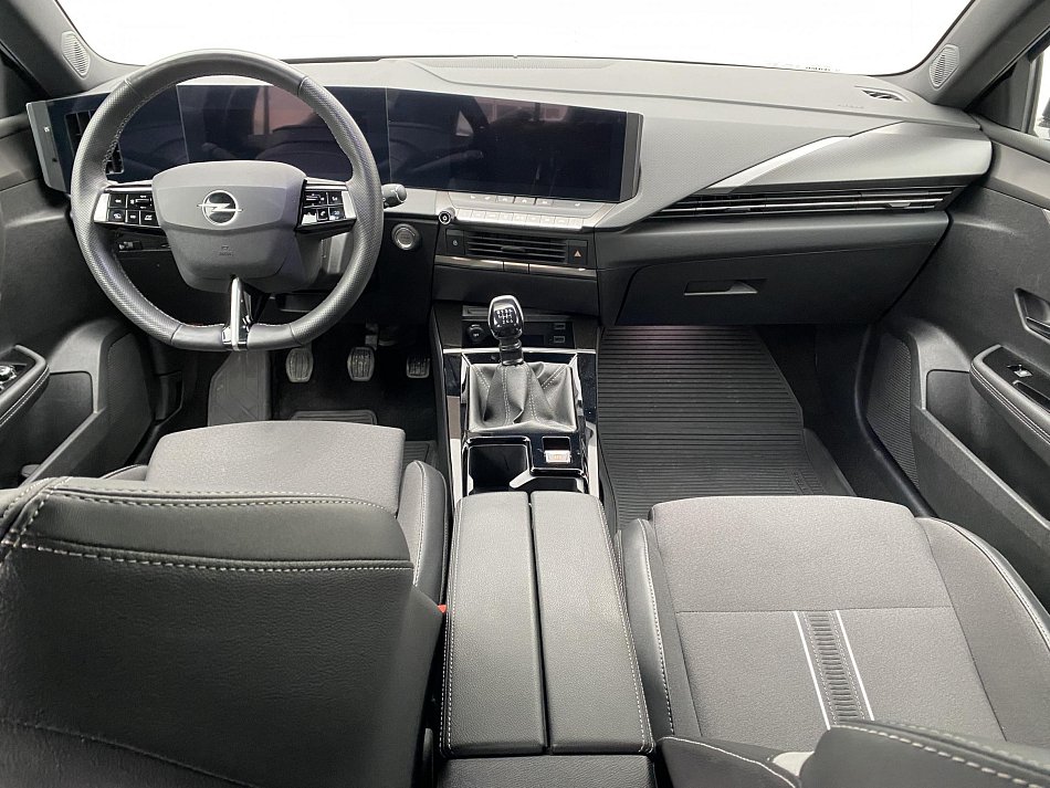 Opel Astra 1.2 i GS Line