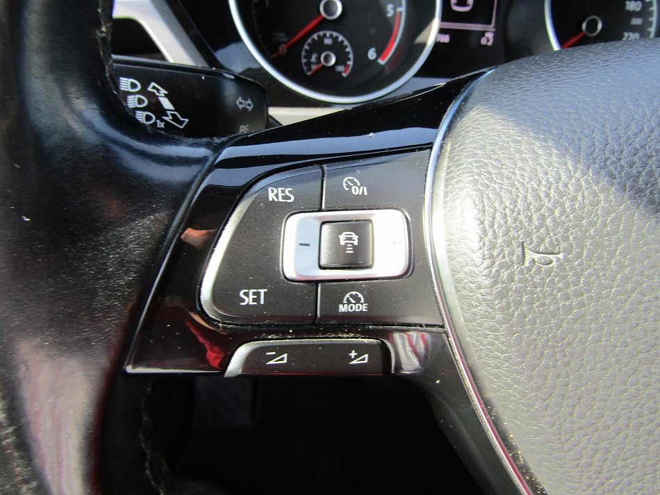 Volkswagen Touran 2.0 TDi 