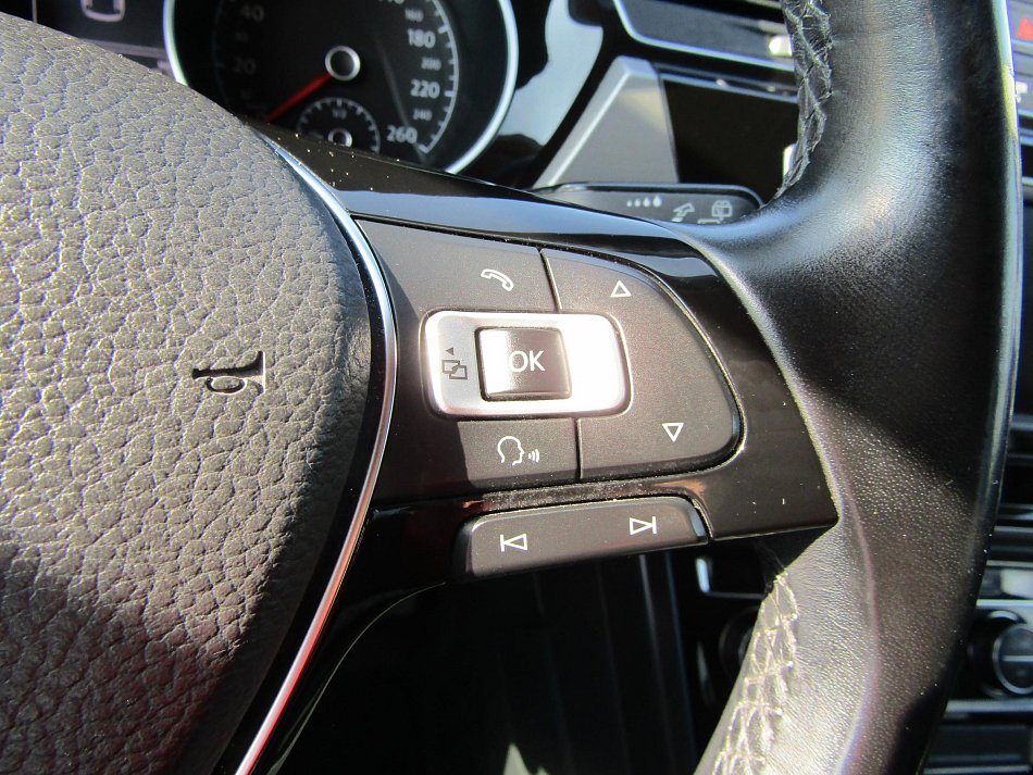 Volkswagen Touran 2.0 TDi 