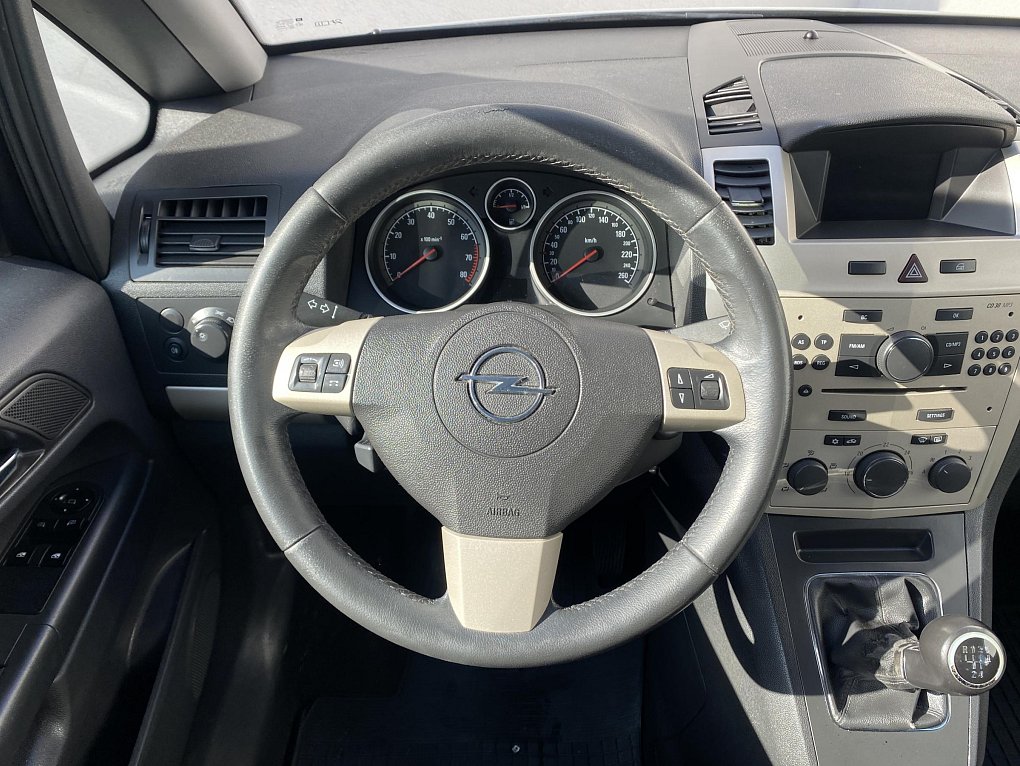 Opel Zafira 1.8 i  7míst