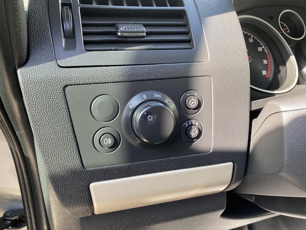 Opel Zafira 1.8 i  7míst