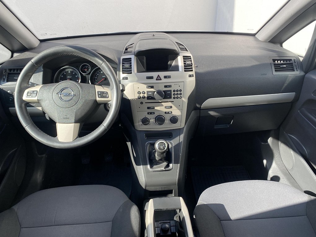 Opel Zafira 1.8 i  7míst