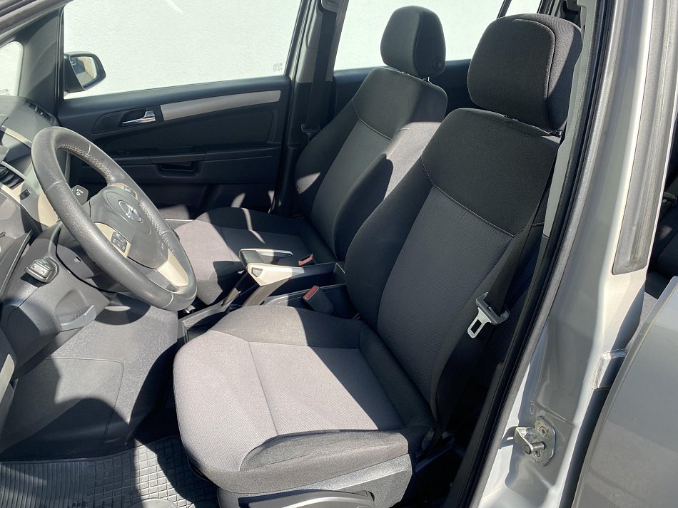 Opel Zafira 1.8 i  7míst