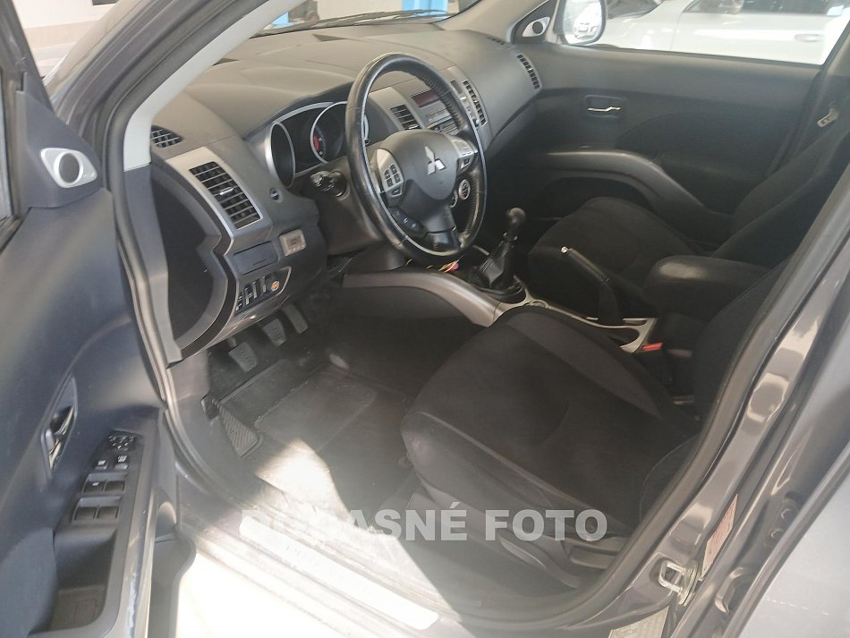 Mitsubishi Outlander 2.2d  4x4, 7míst