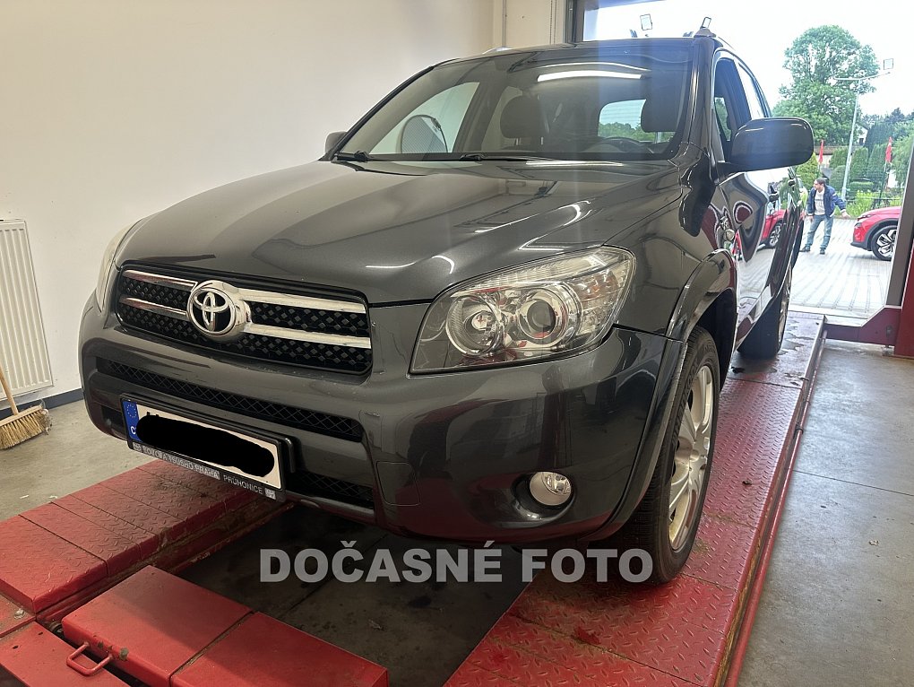 Toyota RAV4 2.2D 