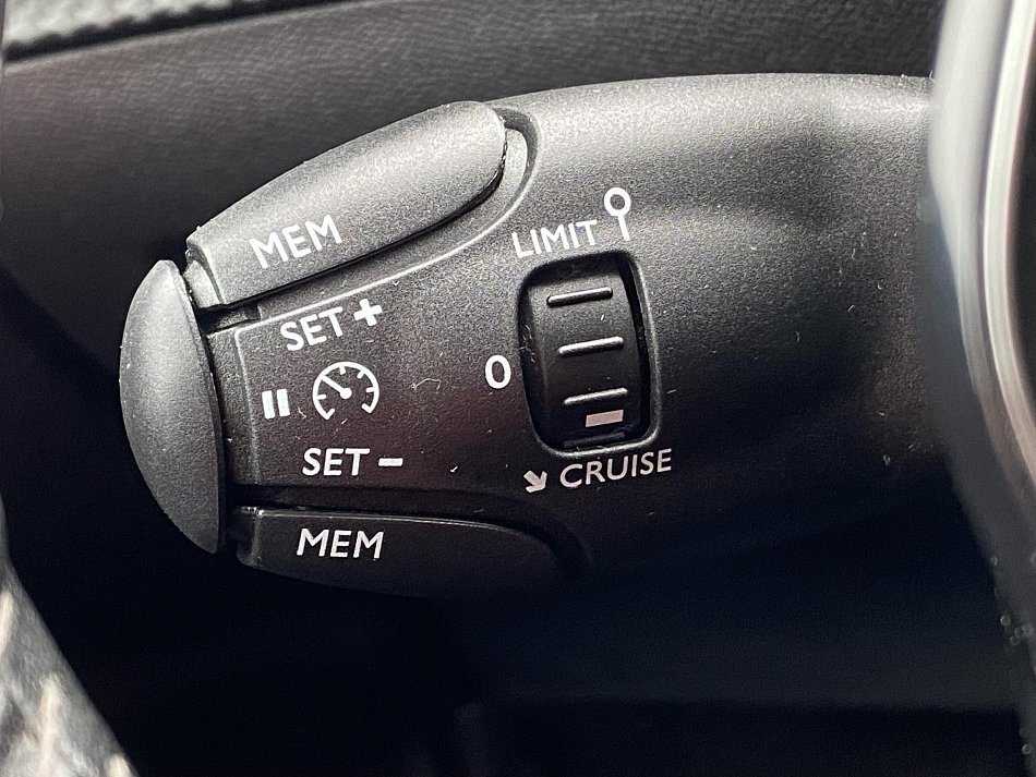 Peugeot 2008 1.2 PT Active