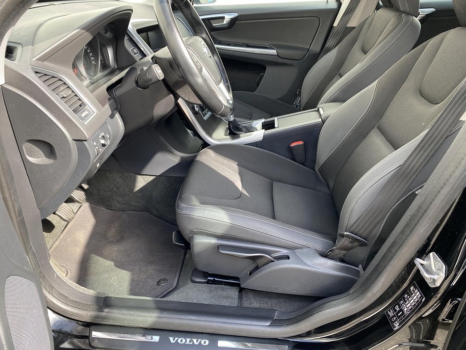 Volvo XC60 2.4 D4 Momentum AWD