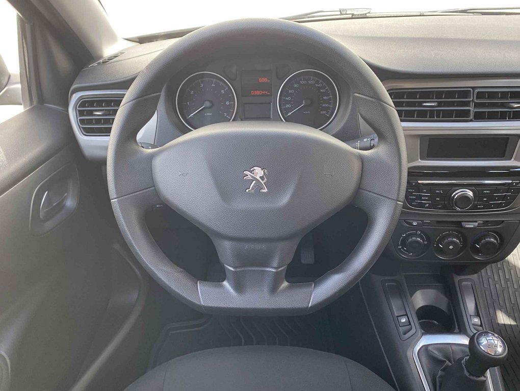 Peugeot 301 1.6i 