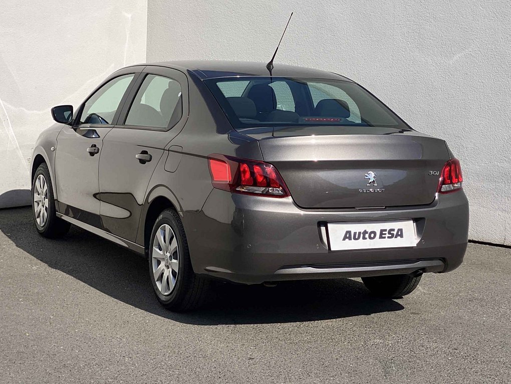 Peugeot 301 1.6i 