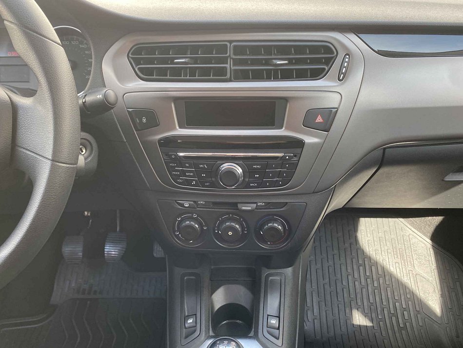 Peugeot 301 1.6i 