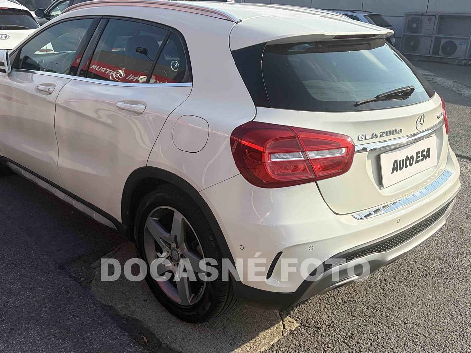 Mercedes-Benz GLA 200D 