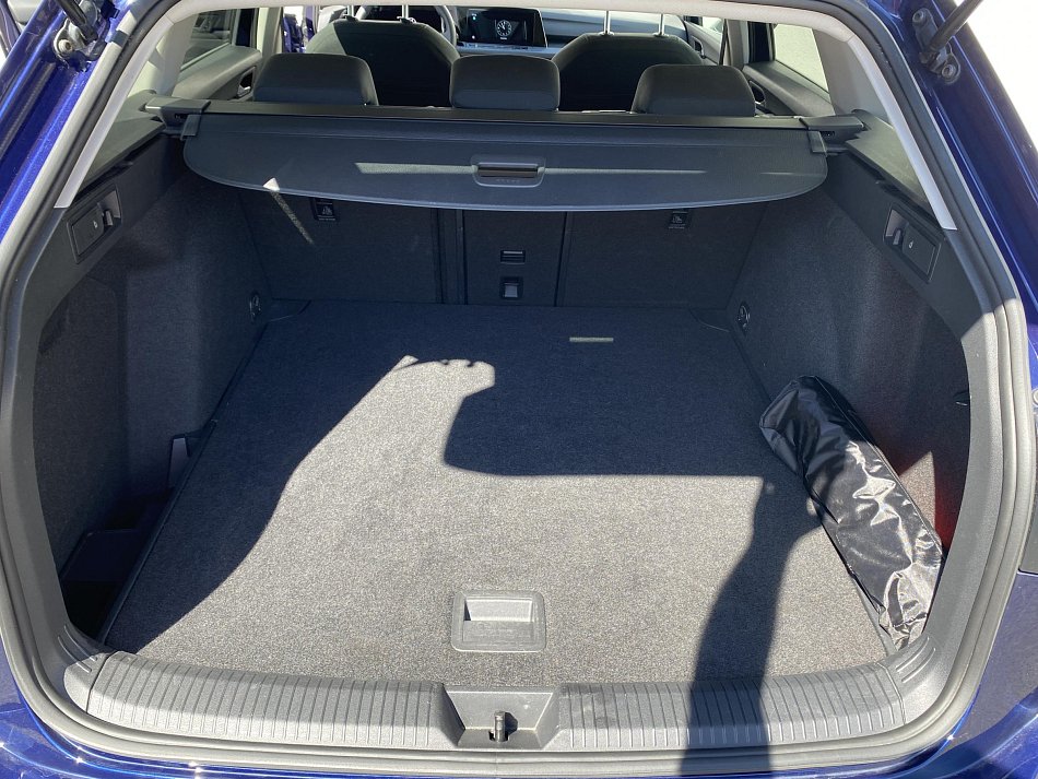 Volkswagen Golf 1.5 e-TSi Style