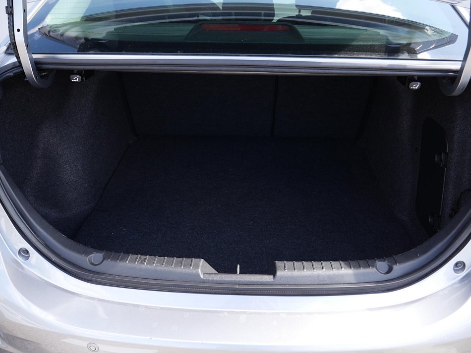 Mazda 3 2.0i 