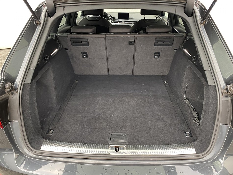 Audi A4 2.0 TDi S-line