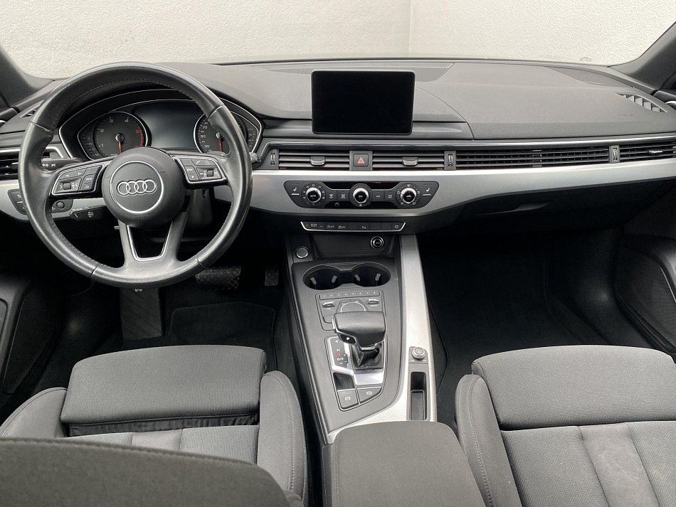 Audi A4 2.0 TDi S-line