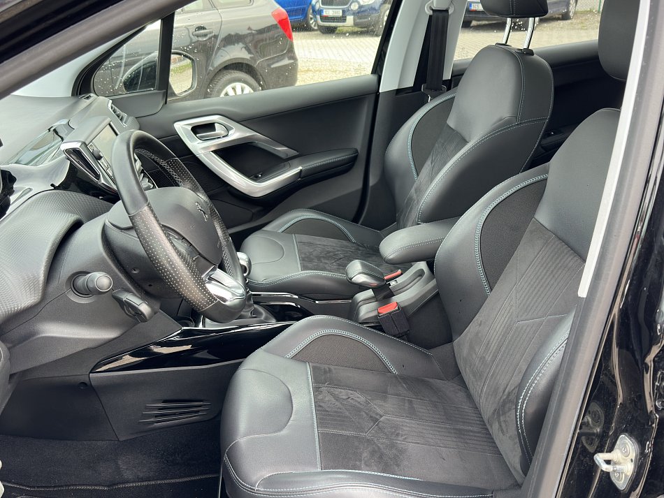 Peugeot 2008 1.2PT Crossway