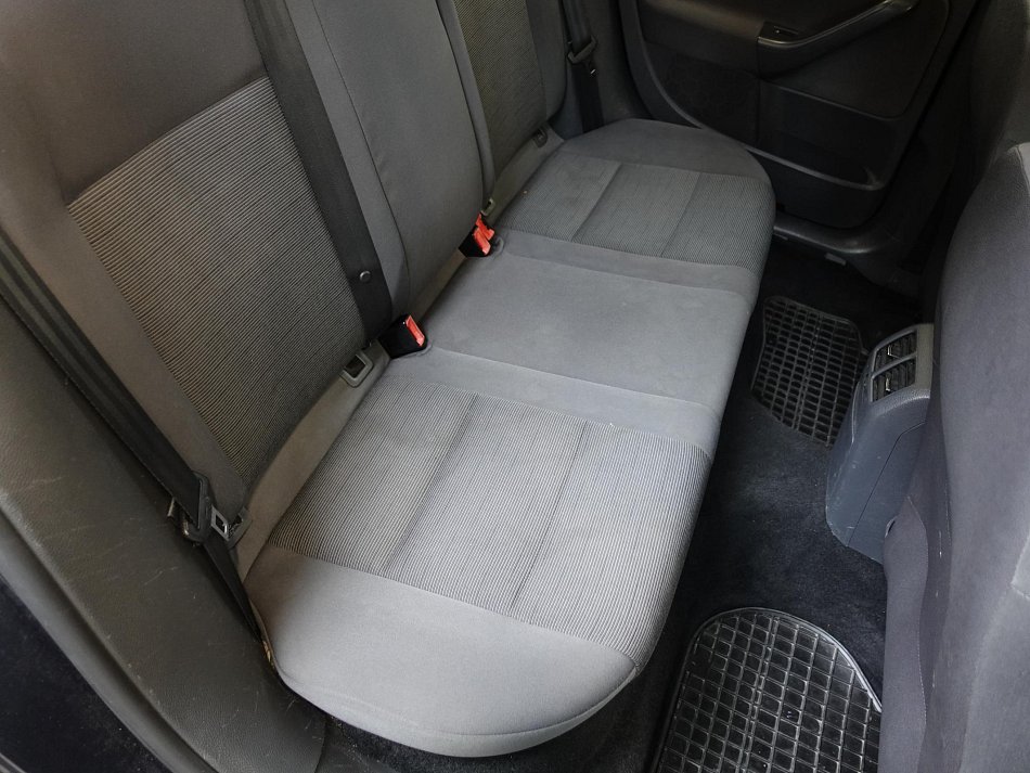 Volkswagen Golf 1.4MPI 