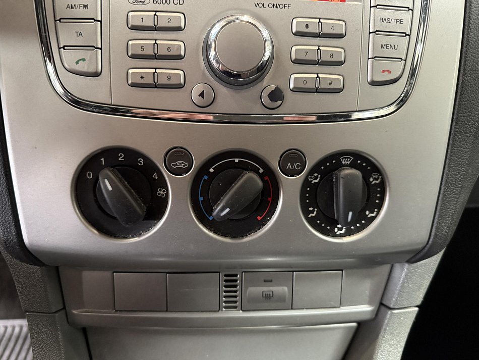 Ford Focus 1.6i 